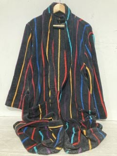 BOX OF ASSORTED ITEMS TO INCLUDE MENS DRESSING GOWN SIZE M