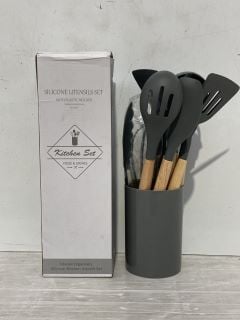 BOX OF ASSORTED ITEMS TO INCLUDE SILICONE UTENSILS SET WITH PLASTIC HOLDER