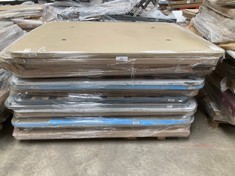 PALLET WITH A VARIETY OF BED BASES, HEADBOARDS AND UPHOLSTERED BASES OF VARIOUS MODELS INCLUDING 135X190 (MAY BE BROKEN, DIRTY OR INCOMPLETE).