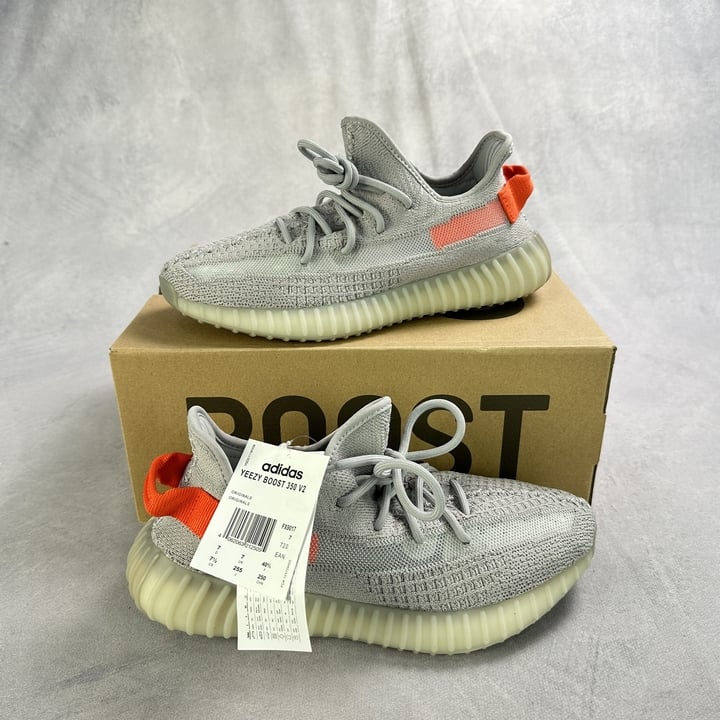 Adidas Yeezy Boost 350 V2 Sneakers FX9017 With Box - Size UK 7 (VAT ONLY PAYABLE ON BUYERS PREMIUM)