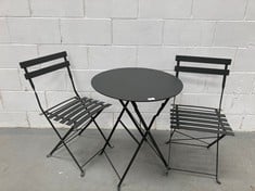 TABLE WITH GREY GARDEN CHAIRS .