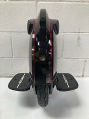 I INMOTION ELECTRIC UNICYCLE V8S WITH PROTECTIVE COVER (P.V.P 739€) (WITHOUT CHARGER) (DOES NOT SWITCH ON DOES NOT CHARGE) .