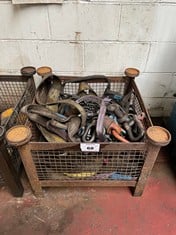 Stillage Comprising Various Lifting Straps, Lifting Eyes, & Shackles (Untested)