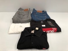 5 X LEVIS ITEMS VARIOUS MODELS AND SIZES INCLUDING BLACK POLO SHIRT SIZE M-LOCATION 16B.