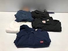 5 X LEVIS ROOA VARIOUS MODELS AND SIZES INCLUDING BLUE POLO SHIRT SIZE L-LOCATION 16B.