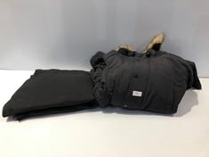 2 X CARHARTT ITEMS. VARIOUS MODELS INCLUDING BLACK COAT SIZE XL.