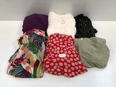 6 X DRESSES VARIOUS MAKES, MODELS AND SIZES INCLUDING RED DRESS WITH FLOWERS SIZE XL - LOCATION 13C.