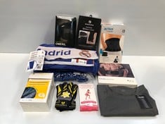 10 X ASSORTMENT OF ITEMS INCLUDING REAL MADRID TOWELS - LOCATION 13C.