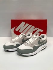 TRAINERS NIKE AIR MAX 1 SC SIZE 38 WHITE AND GREEN - LOCATION 11C.