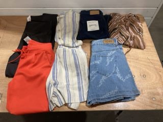 ASSORTED WOMENS SIZE 10 CLOTHING TO INCLUDE GODDIVA MAXI BLACK ROSE GOLD AND FRENCH CONNECTION REBOUND MID RISE JEAN