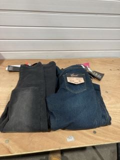 PAIR OF WEISE RIDING JEANS SIZE 12 TO INCLUDE PAIR OF RIDING LEGGINS IN GREY SIZE 14