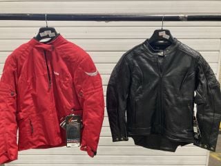 WEISE BLACK LEATHER MOTORCYCLE JACKET (SIZE 12) TO INCLUDE  WEISE DAKOTA JACKET RED (SIZE 2XL)