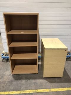 THREE DRAW LOCKING END TABLE UNIT TO INCLUDE SHELVING UNIT IN LIGHT WOOD