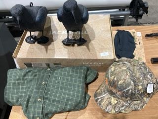 ASSORTMENT OF ITEMS TO INCLUDE JACK PYKE BOOTS 2 TARGET CROWS AND HAWKE BASEBALL CAPS