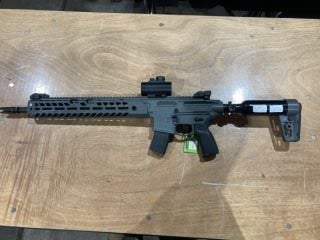 SIG SAUER MCX VIRTUS AIRSOT REPLICA RIFLE PLEASE NOTE, THIS AUCTION IS 18+ ONLY - ALL BUYERS WILL BE REQUIRED TO PRESENT I.D UPON COLLECTION TO MATCH THEIR INVOICE. UNDER NO CIRCUMSTANCES WILL LOTS B