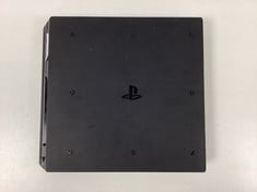 PLAY STATION 4 GAME CONSOLE (ORIGINAL PRICE - €319,90) IN BLACK. (WITH 1TB HARD DISK, NOT WORKING. FOR PARTS ONLY.) [JPTZ7908]