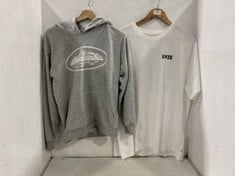 LEVI'S WHITE T-SHIRT - SIZE XL TO INCLUDE CORTEIZ GREY PULOVER HOODIE - SIZE M