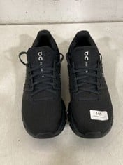 ON CLOUDSWIFT TRAINERS BLACK - SIZE 9