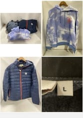 3 X ASSORTED CLOTHES TO INCLUDE PASSENGER REDISCOVER PRINTED PULLOVER HOODIE TIE DYE CORNFLOWER - SIZE M