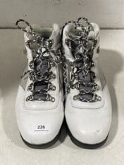 TIMBERLAND LEATHER BOOTS WHITE - SIZE 9.5