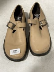 DR MARTENS BEIGE LEATHER SHOES - SIZE 6