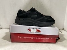 SKECHERS ARCH FIT TRAINERS BLACK SIZE 9