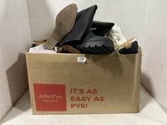 BOX OF ASSORTED ADULT FOOTWEAR TO INCLUDE KRUSH CHUNKY KNEE HIGH BOOTS BLACK SIZE 4