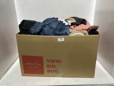 BOX OF ASSORTED KIDS CLOTHING TO INCLUDE F&F DENIM SHORTS DARK BLUE SIZE 11-12YRS