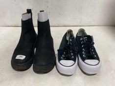 2 X ASSORTED WOMENS SHOES TO INCLUDE TIMBERLAND ANKLE BOOTS IN BLACK SIZE 5