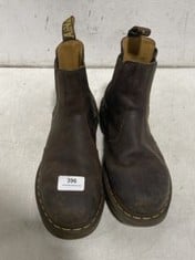 MENS DR MARTENS BOOTS IN BROWN SIZE UK 7