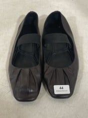 MASSIMO DUTTI FLATS WITH BUCKLE IN BLACK - RRP - £100