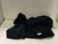 3 X CLOTHING TO INCLUDE ABERCROMBIE & FITCH BLACK SHORTS IN SIZE XL- RRP £52