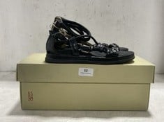 A.S 98 BLACK LEATHER FLAT SANDALS IN SIZE EU 36 - RRP - £185