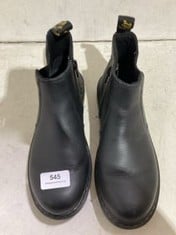 DR MARTENS ANKLE CHELSEA BOOTS IN BLACK SIZE 4