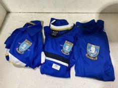 3 X ASSORTED SHEFFIELD WEDNESDAY FC SHIRTS TO INCLUDE S W FC SHIRT WITH COLLAR SIZE S