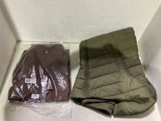 2 X ASSORTED ADULTS CLOTHING TO INCLUDE TOMMY HILFIGER PUFFER GILET IN GREEN SIZE L