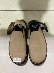 DR MARTENS MENS ZEBZAG MULE SANDALS IN BEIGE SIZE 6.5