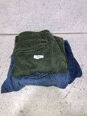 BOSS ORANGE DENIM JEANS DARK BLUE SIZE 35/32 TO INCLUDE HUGO BOSS SLIM FIT SHORTS KHAKI GREEN SIZE 30