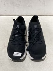 ON CLOUD MEN'S RUNNING SHOES IN BLACK SIZE UK 10.5