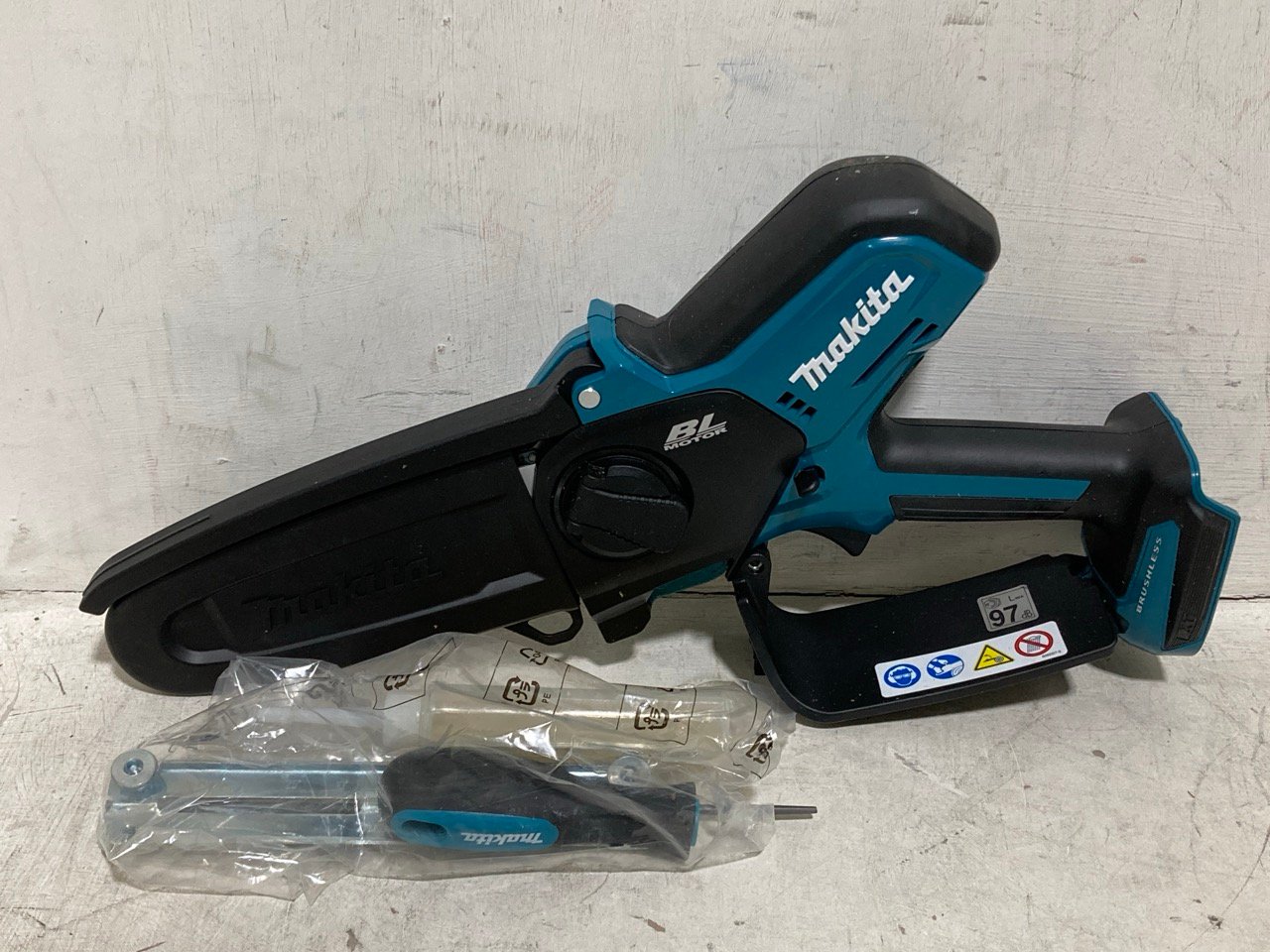 MAKITA 18V LI-ION LXT BRUSHLESS PRUNING SAW DUC150Z - RRP £179