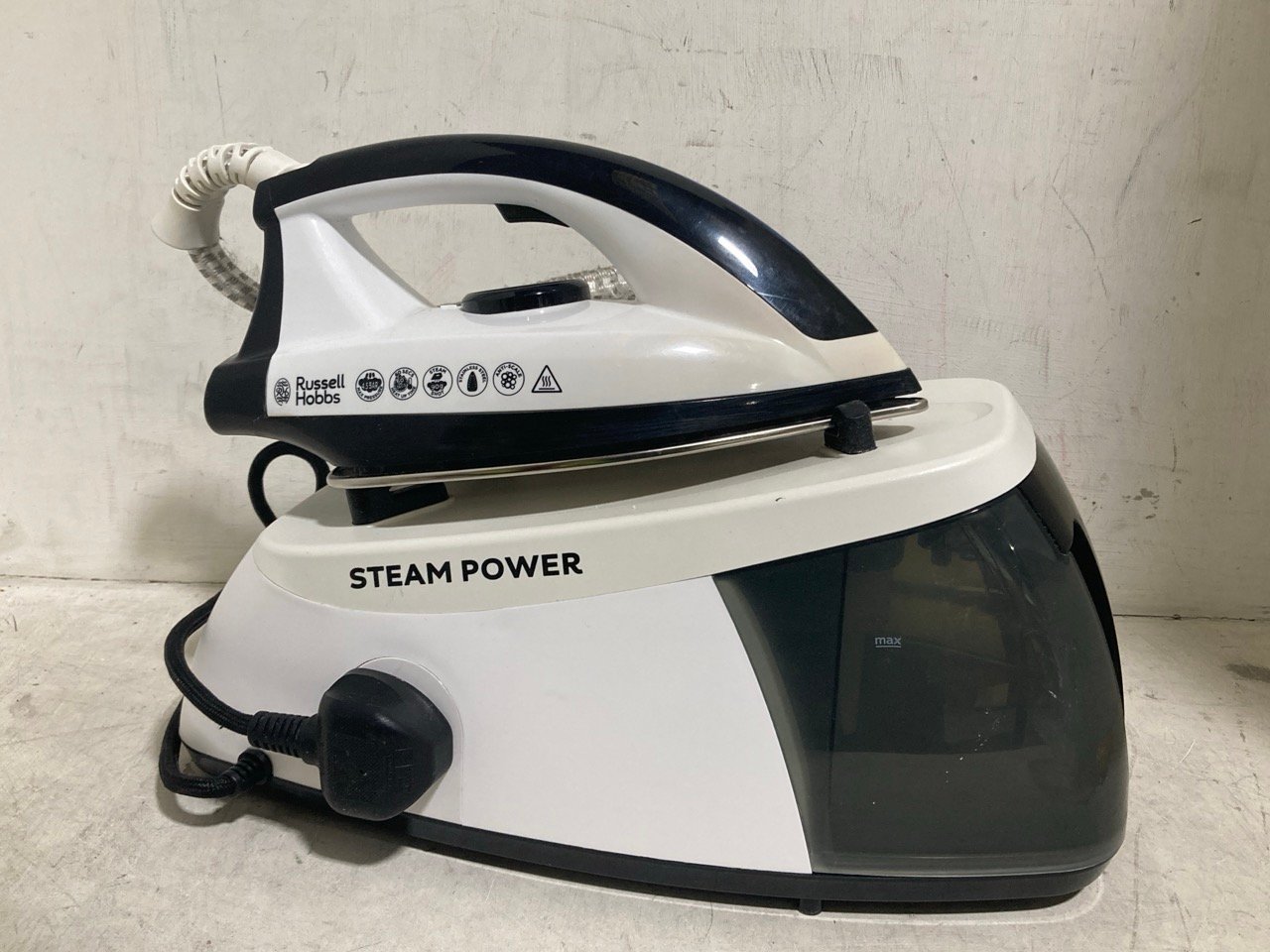 RUSSELL HOBBS STEAM POWER STEAM GENERATOR IRON