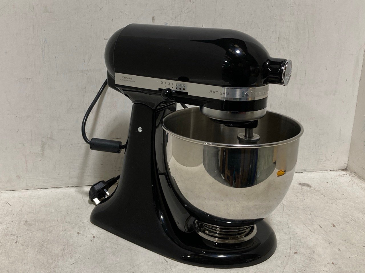 KITCHENAID ARTISAN 4.8L STAND MIXER MATT BLACK 5KSM125BBM - RRP £399