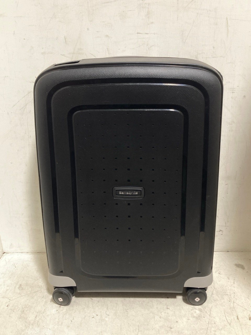 SAMSONITE BLACK 4 WHEEL SUITCASE