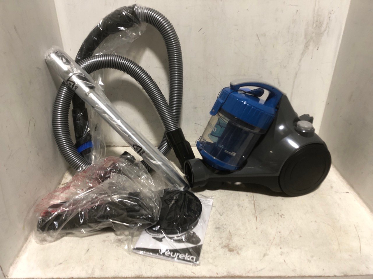 EUREKA WHIRLWIND BAGLESS CANISTER VACUUM CLEANER NEN110A