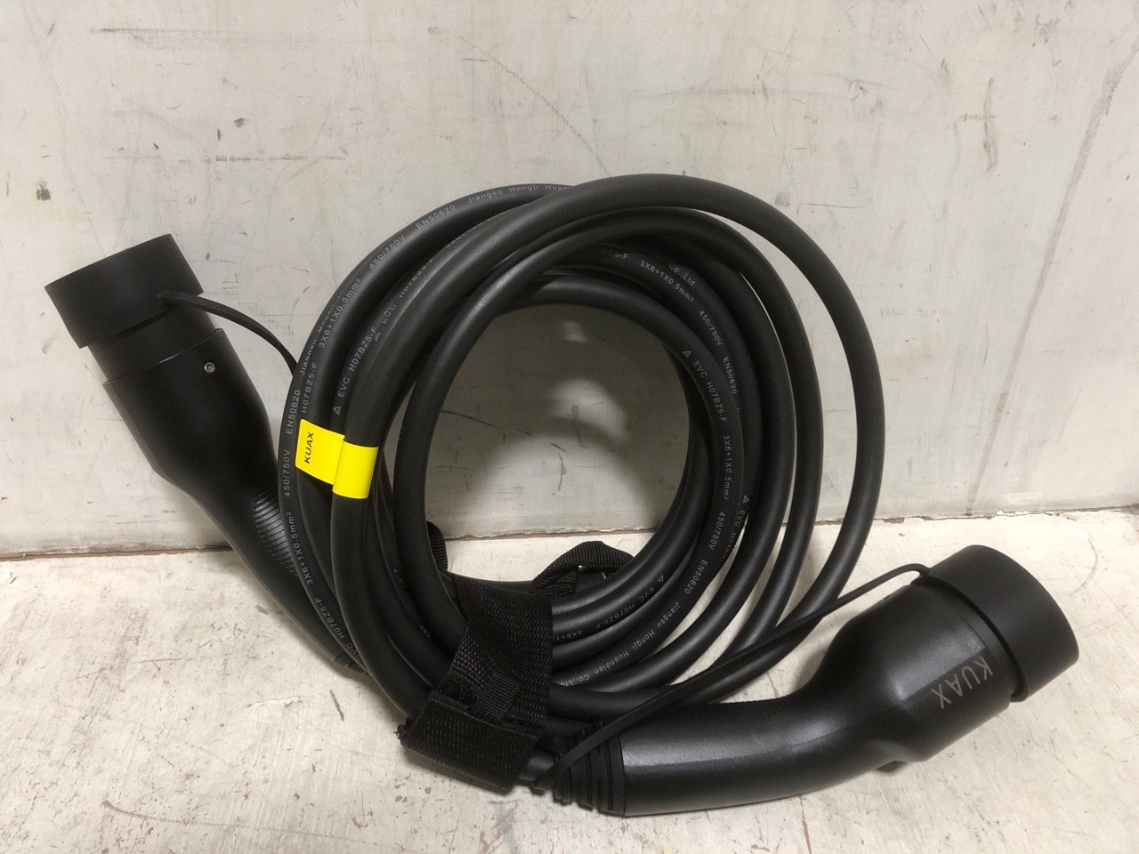 KUAX ELECTRIC VEHICLE CHARGER TYPE 2 BLACK