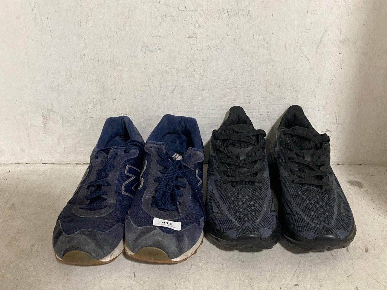 NEW BALANCE 515 TRAINERS NAVY/WHITE - SIZE 10.5 TO INCLUDE NOKA TRAINERS BLACK - SIZE 8.5