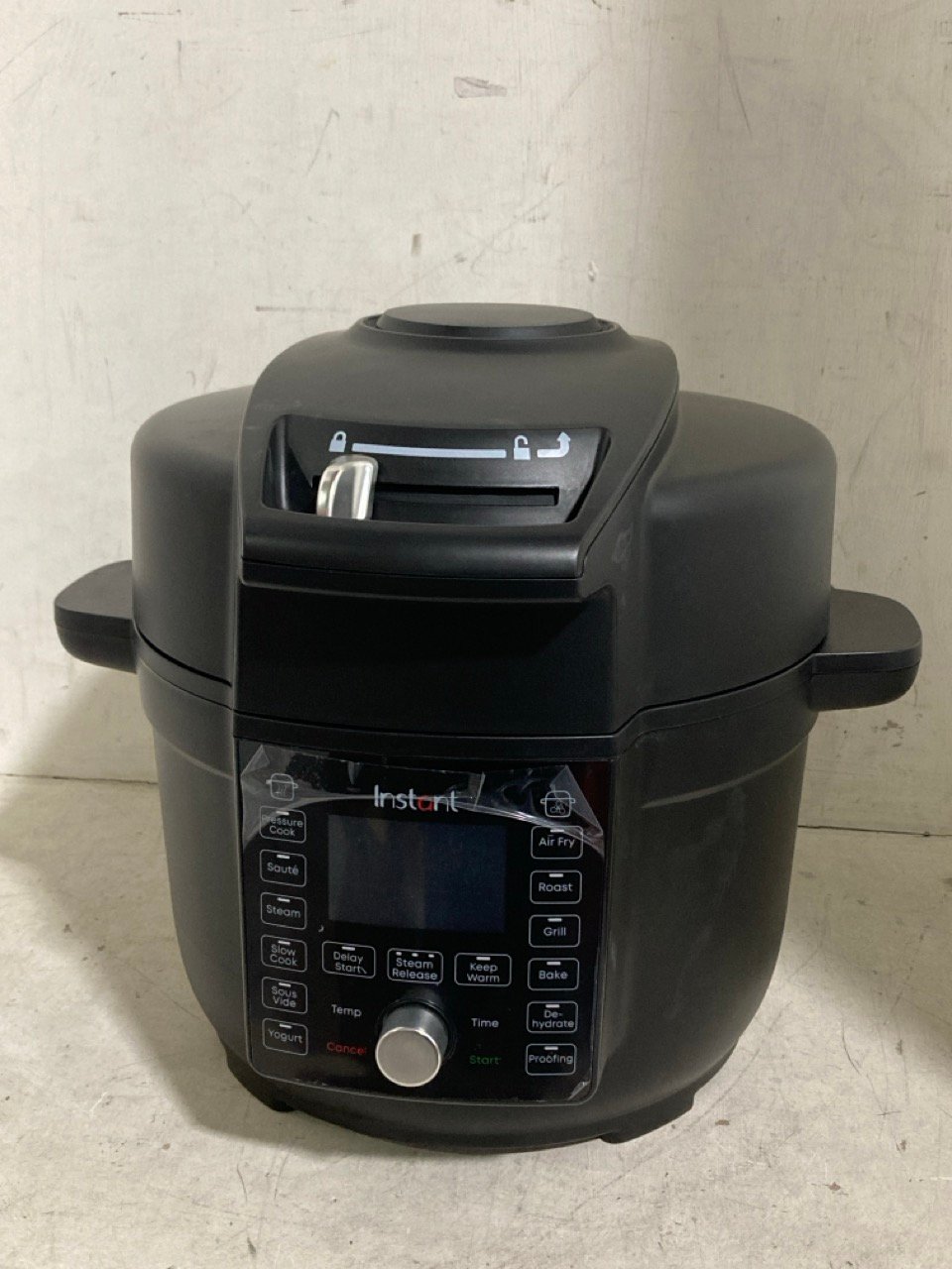 INSTANT POT DUO CRISP WITH ULTIMATE LID MULTI-COOKER & AIR FRYER