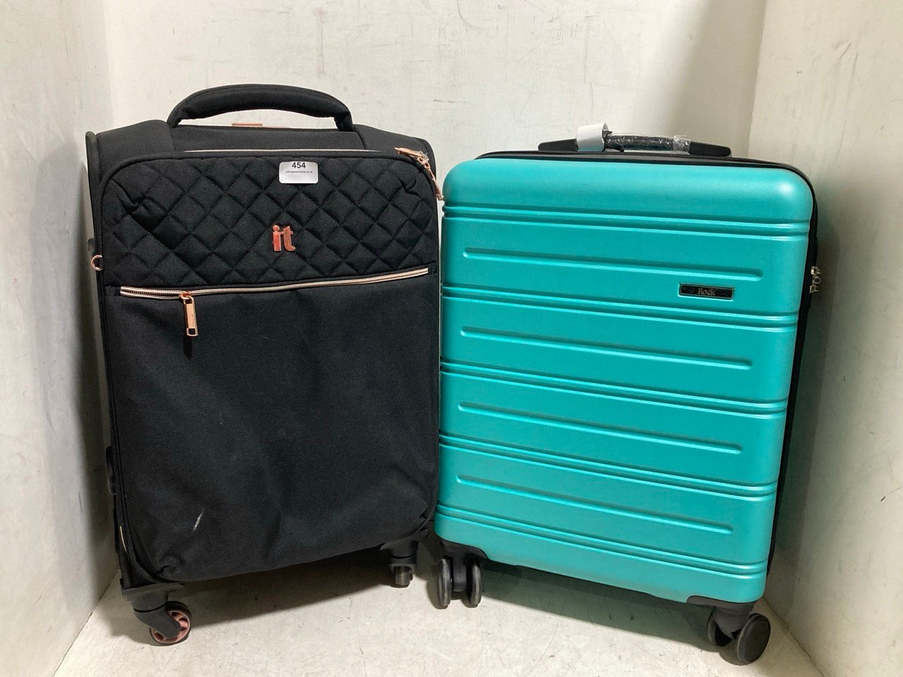 ROCK BLUE 4 WHEEL SUITCASE TO INCLUDE IT LUGGAGE BLACK 4 WHEEL SUITCASE