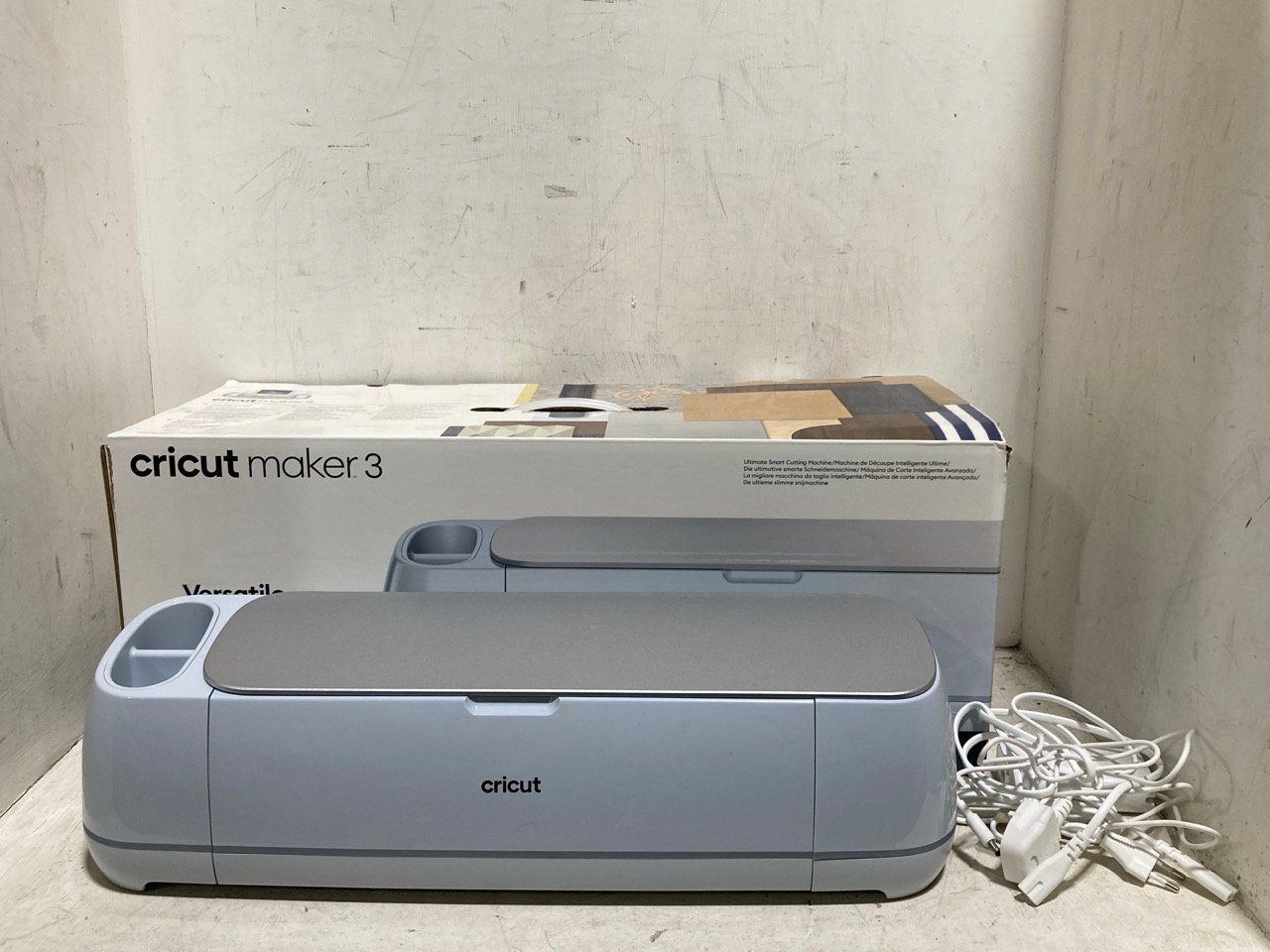 CRICUT MAKER 3 SMART CUTTING MACHINE - RRP £399