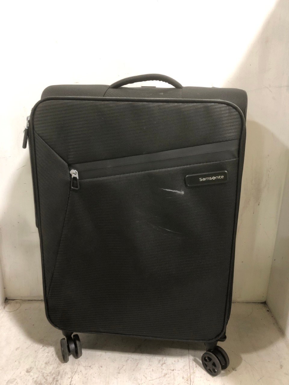 SAMSONITE BLACK 4 WHEEL SUITCASE